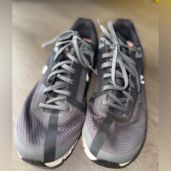 On cloudflow Running Women's Charcoal and Coral Sneakers - Picture 3 of 11